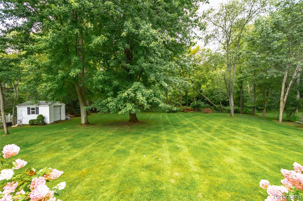 5429 Shorewood Drive, Fort Gratiot, MI 48059 — Photo 9