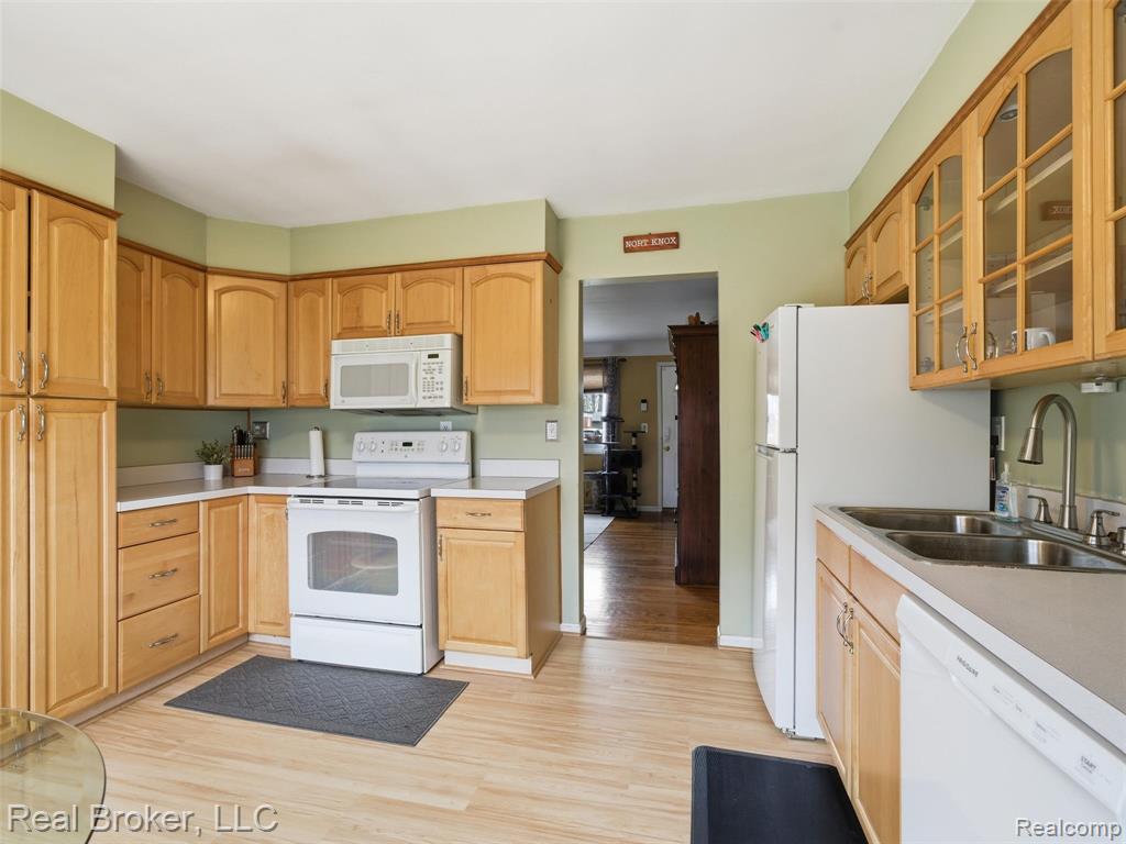 1584 Beaupre Avenue, Madison Heights, MI 48071 — Photo 16