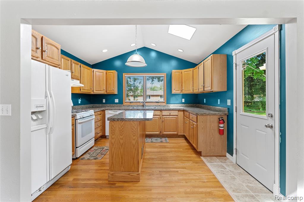 6411 Brookview Drive, Grand Blanc, MI 48439 — Photo 8