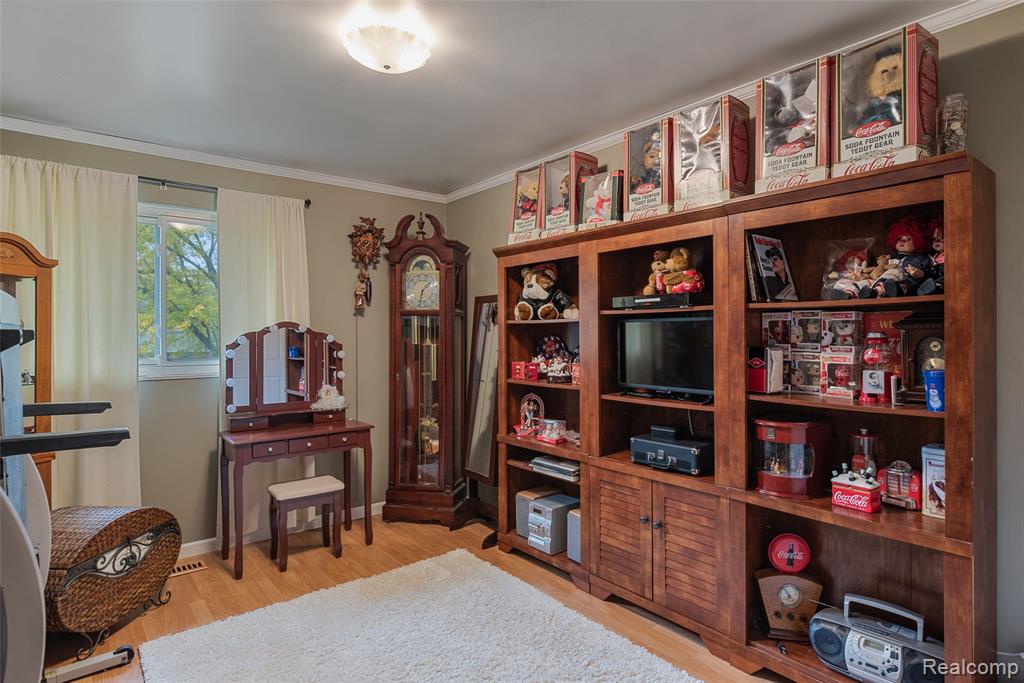 4245 Bunker Avenue, West Bloomfield, MI 48323 — Photo 14