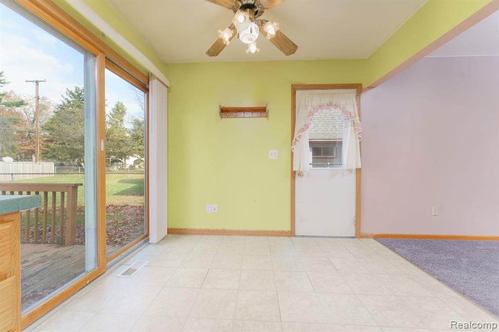 985 TIERNEY, Highland, MI 48356 — Photo 7