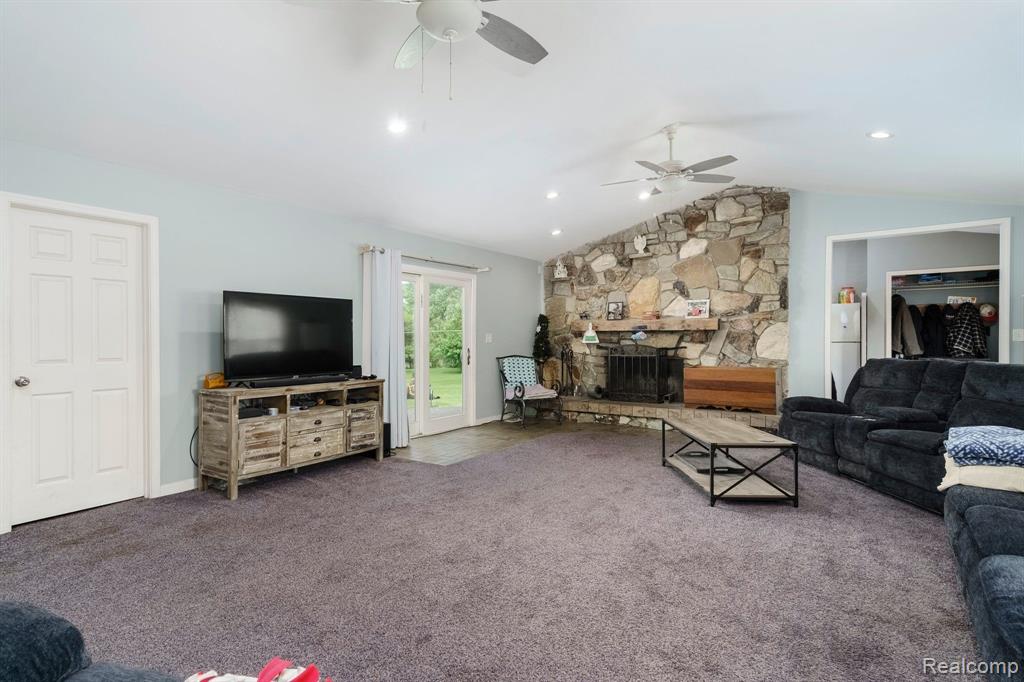 4206 GRAND BLANC Road, Swartz Creek, MI 48473 — Photo 9