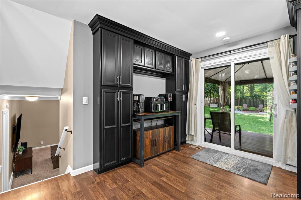 9438 Waite Drive, Fenton, MI 48430 — Photo 10