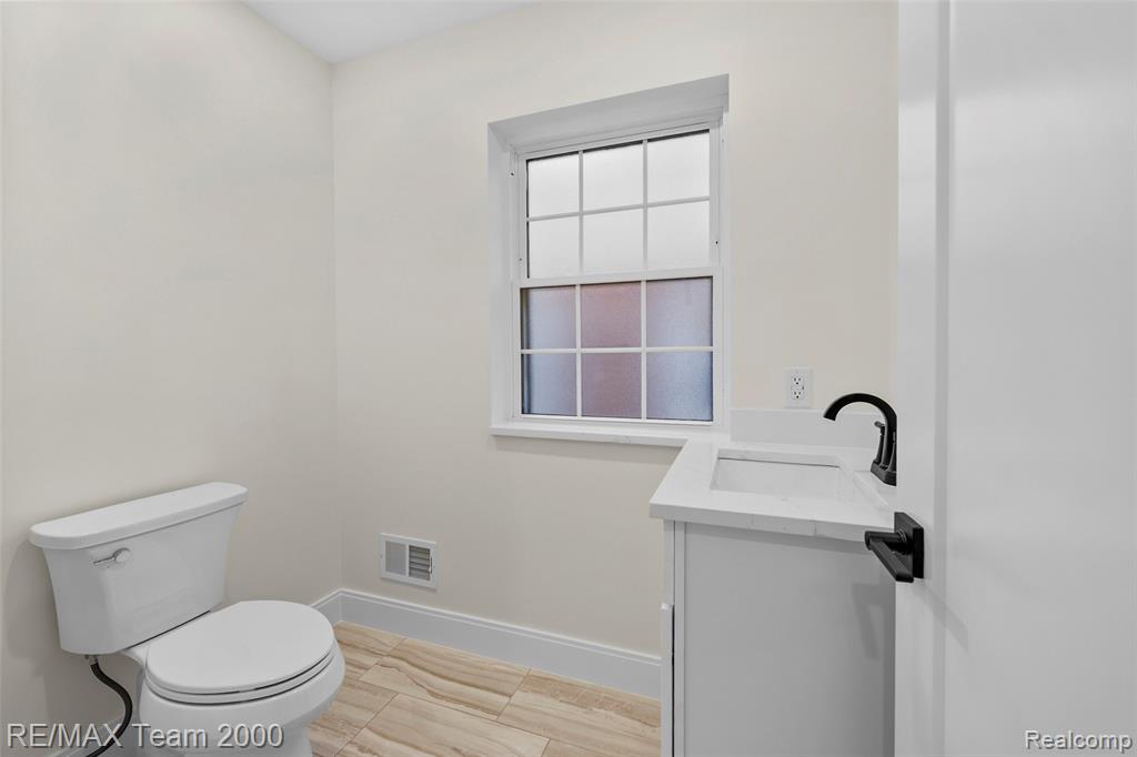 933 N Highland Street, Dearborn, MI 48128 — Photo 20