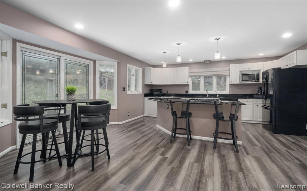 8673 Mohican Dr, Clarkston, MI 48348 — Photo 6