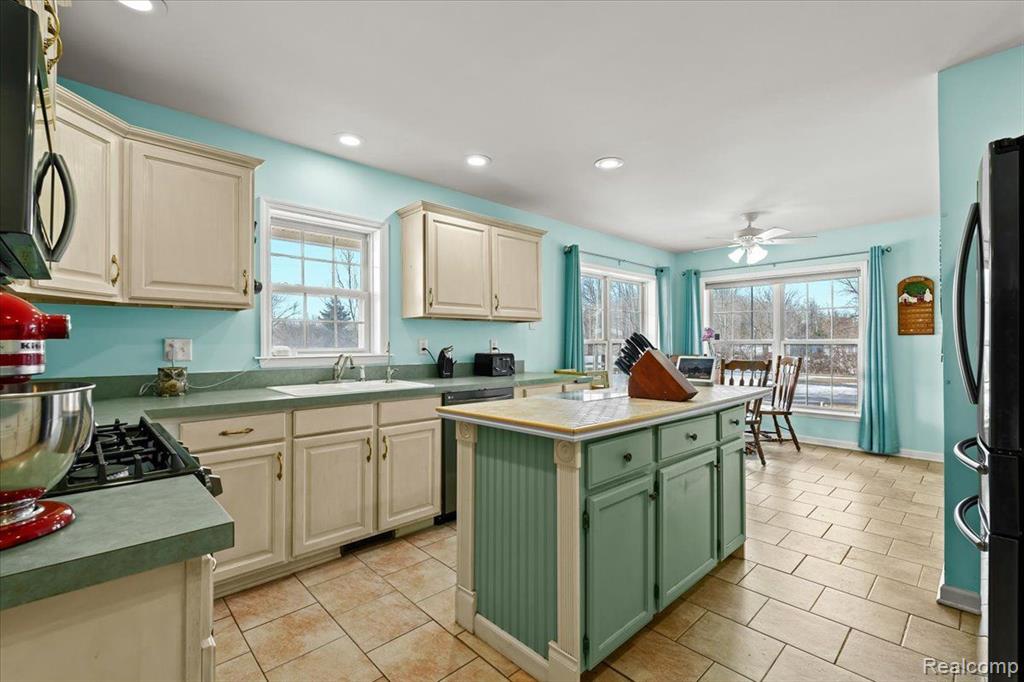 10772 ODELL Road, Fowlerville, MI 48836 — Photo 15