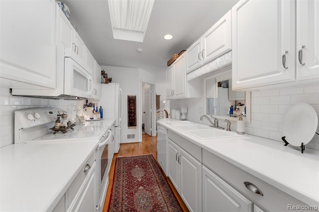 44500 Meadowcreek Lane, Canton, MI 48187 — Photo 5