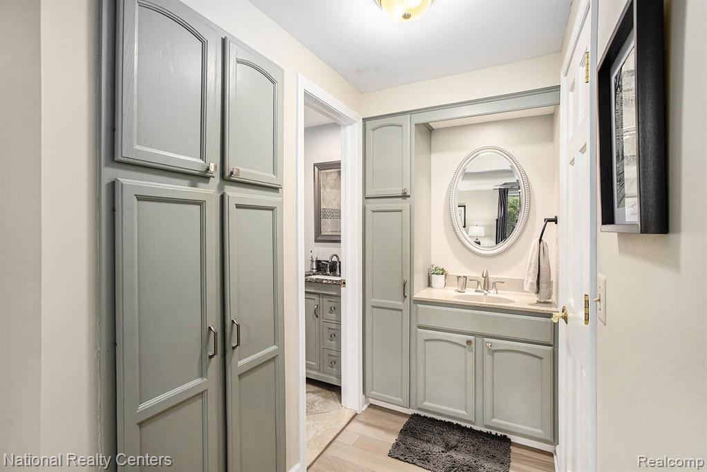 8979 Woodberry Road Road, Plymouth, MI 48170 — Photo 11