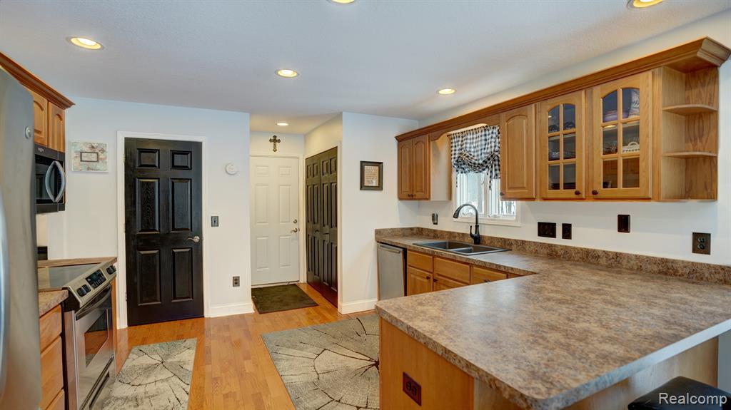 9270 OAKVIEW Drive, Swartz Creek, MI 48473 — Photo 6