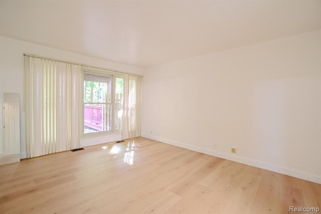 5235 Royal Vale Lane, 70, Dearborn, MI 48126 — Photo 17
