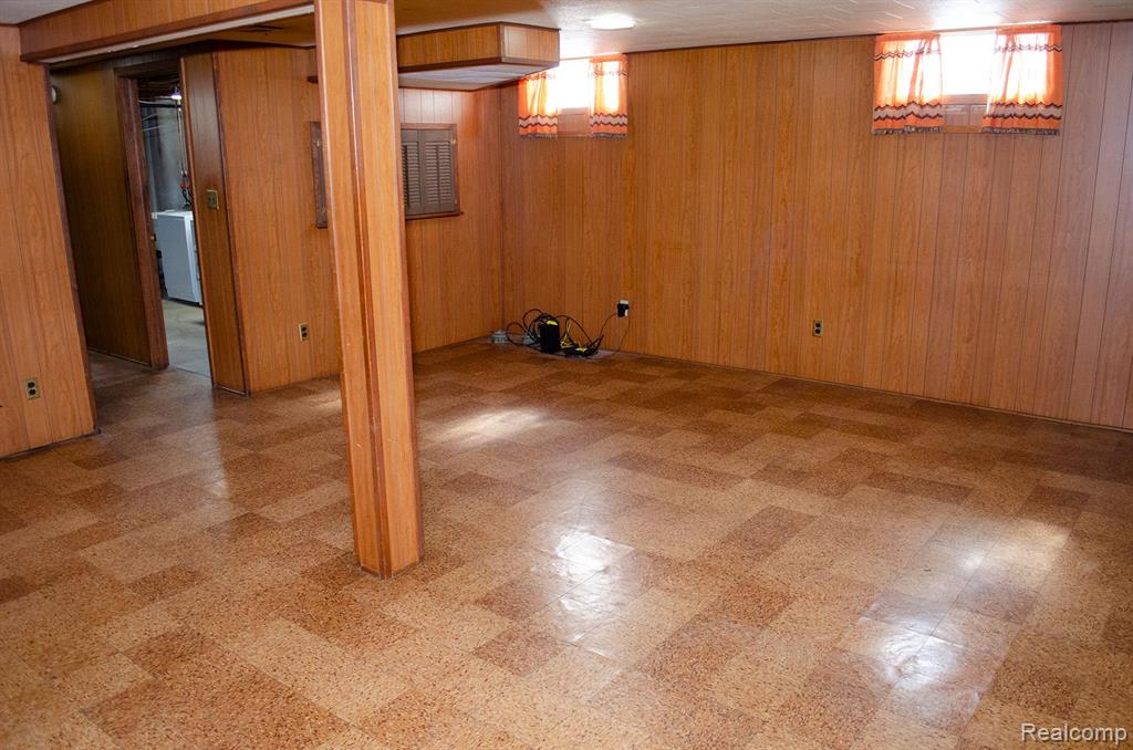 9819 WESTMORE Street, Livonia, MI 48150 — Photo 25