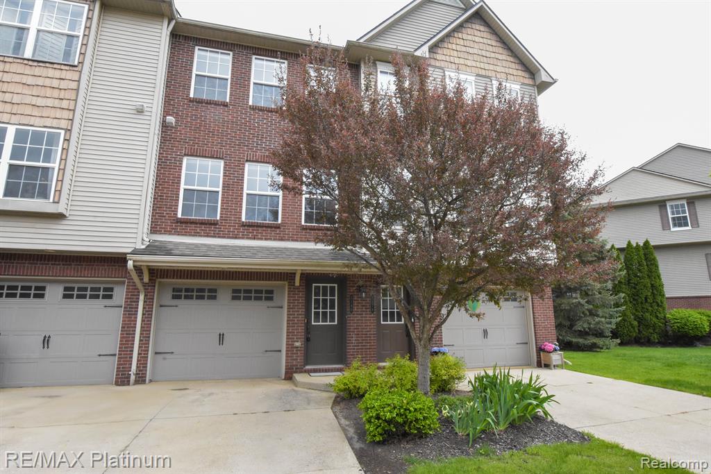 2180 KNOTTY PINE Trail, Howell, MI 48855