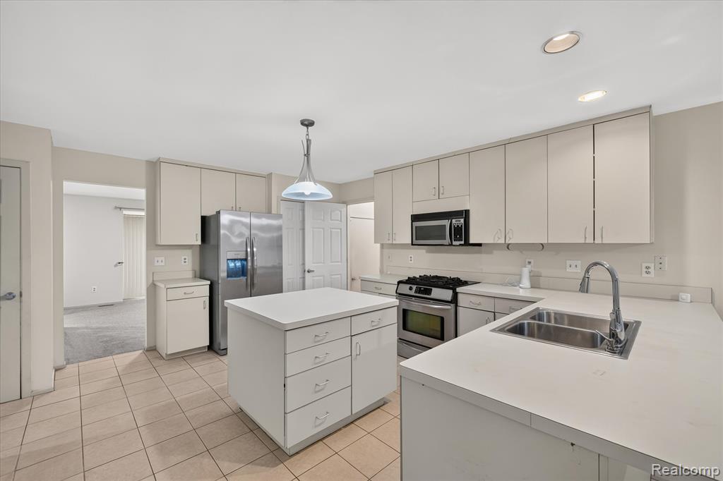 6153 Pickwood Drive, West Bloomfield, MI — Photo 9