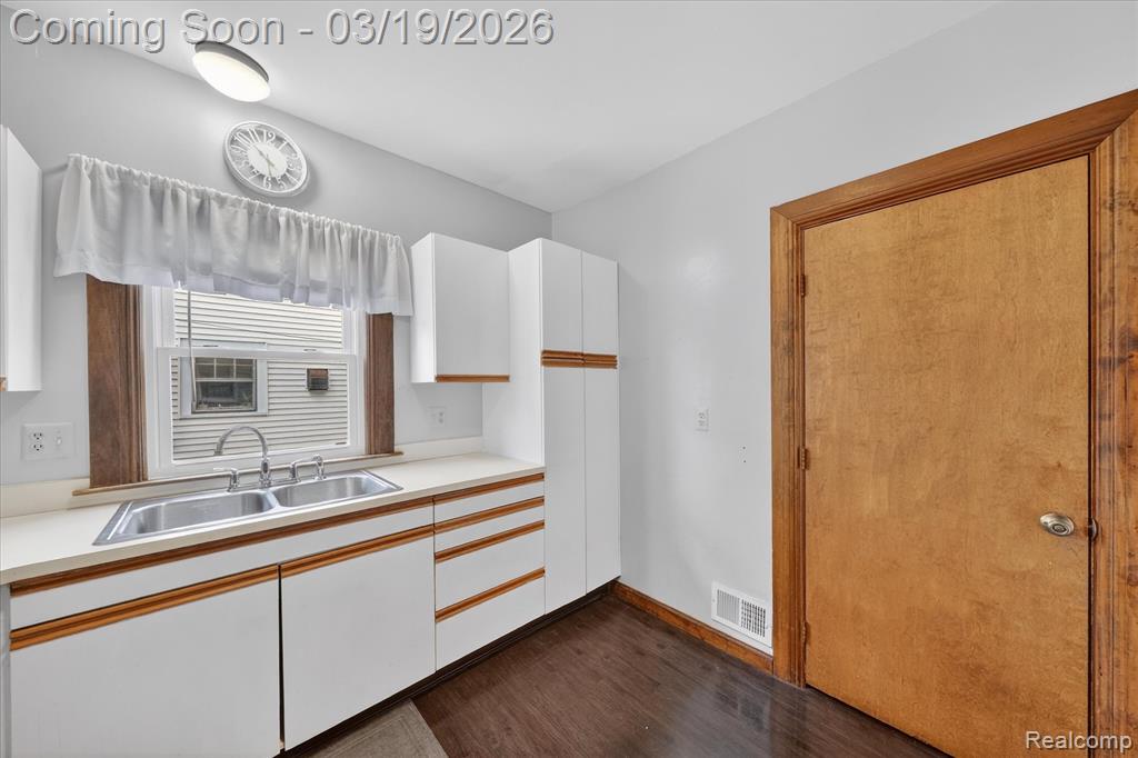 33 Ferrin Place, Mount Clemens, MI 48043 — Photo 19