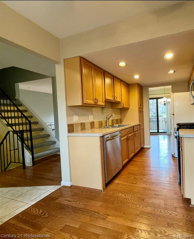 955 Sherwood Forest Drive, 52, Rochester Hills, MI 48307 — Photo 5