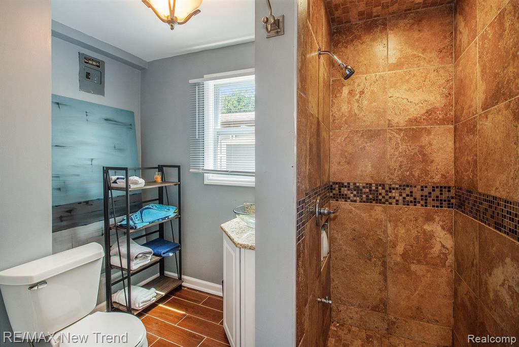 4766 Linwood, West Bloomfield, MI 48324 — Photo 24