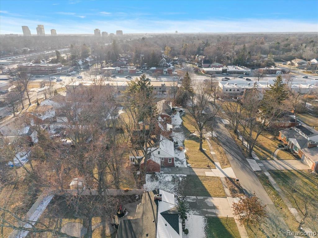 17601 Cambridge Boulevard, Lathrup Village, MI 48076 — Photo 56