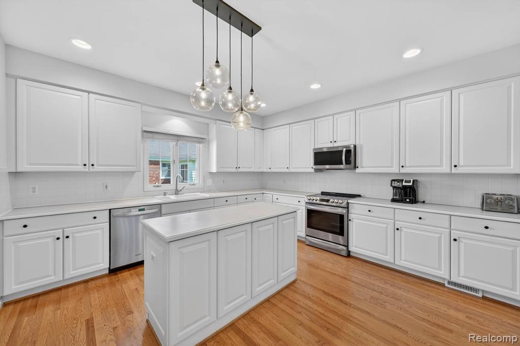 1112 Vernier Road, Grosse Pointe Woods, MI 48236 — Photo 11