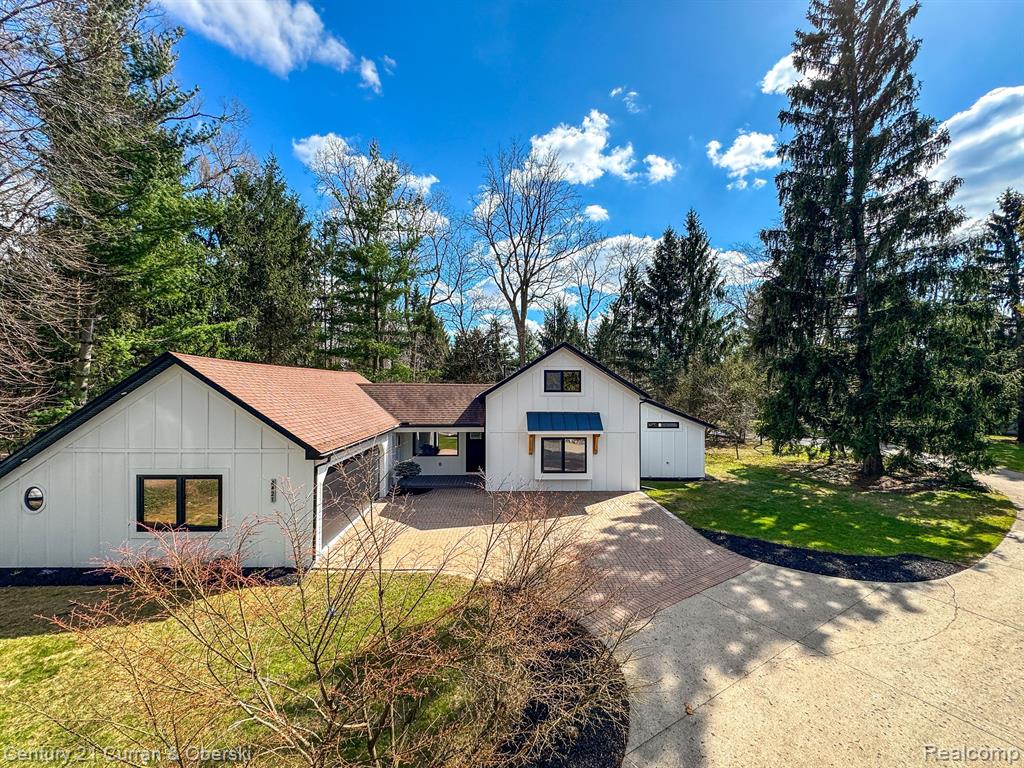 4421 W MAPLE Road, Bloomfield Hills, MI 48301 — Photo 2