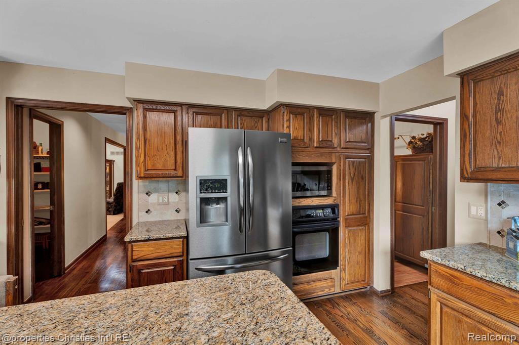 5641 SUSSEX Drive, Troy, MI 48098 — Photo 15