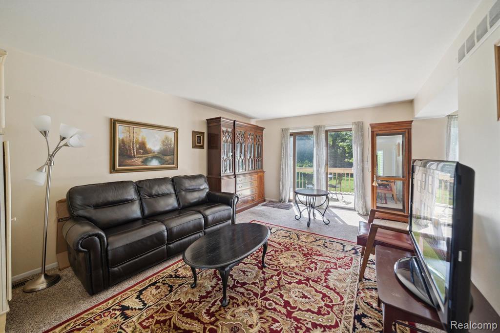 8312 LAKEVIEW Drive, Ypsilanti, MI 48198 — Photo 4