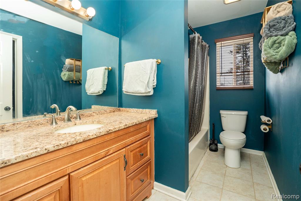7093 Rolling Hills Drive, Waterford, MI 48327 — Photo 16