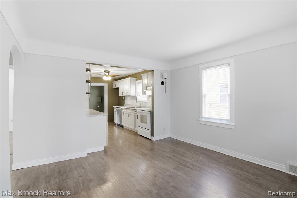 1448 E HARRY Avenue, Hazel Park, MI 48030 — Photo 6