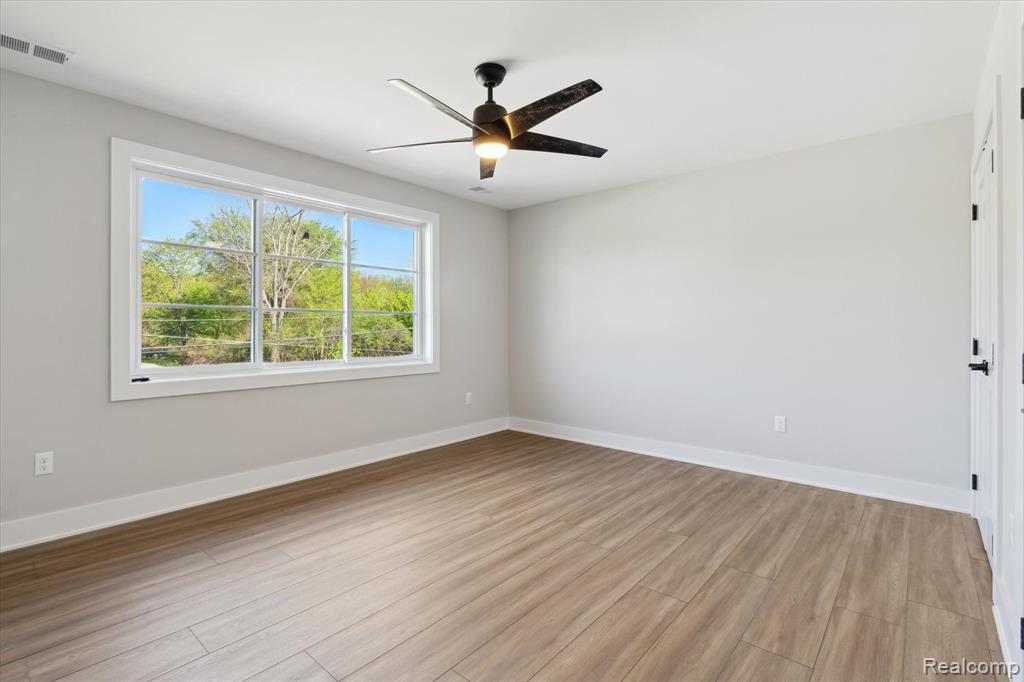 45518 JEFFERSON Avenue, Chesterfield, MI 48047 — Photo 40