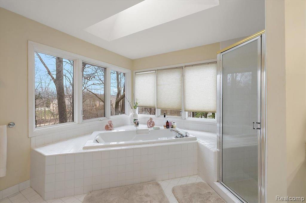 6988 LAKEMONT Circle, West Bloomfield, MI 48323 — Photo 36