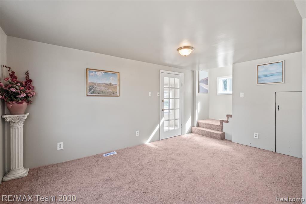 5842 Janet Avenue, Taylor, MI 48180 — Photo 9