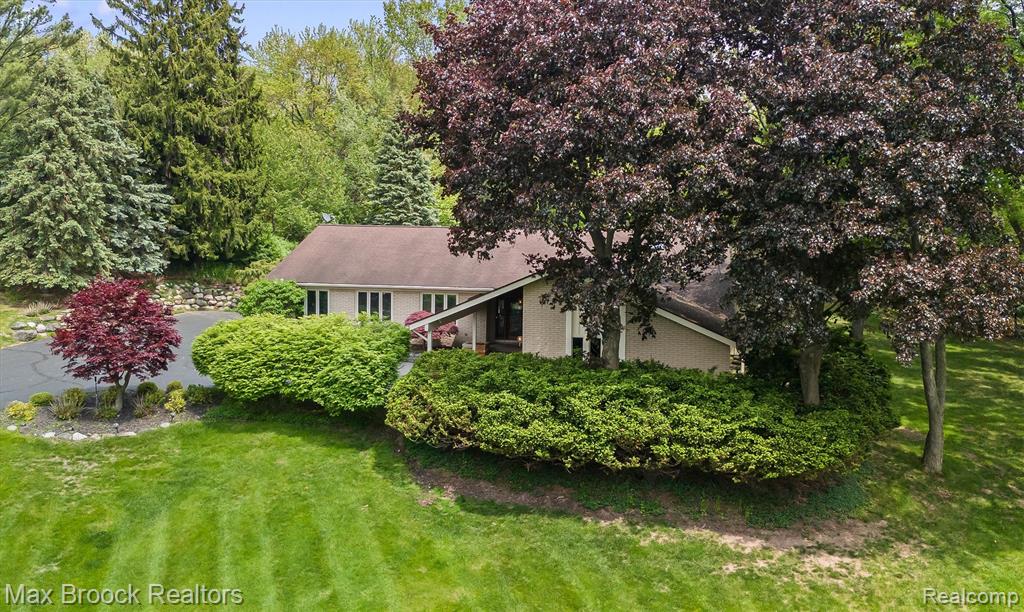 1418 Sodon Lake Drive, Bloomfield Hills, MI 48302 — Photo 2