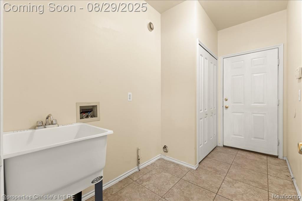 19236 W 11 Mile Road, Lathrup Village, MI 48076 — Photo 13