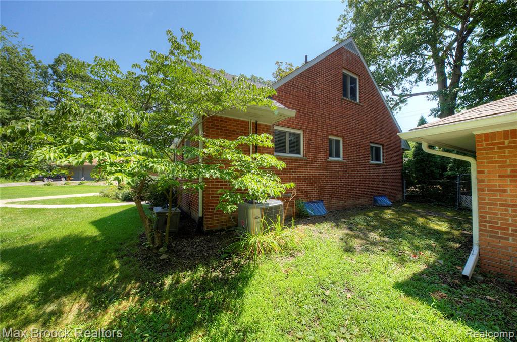 1827 Coronada Street, Ann Arbor, MI 48103 — Photo 2