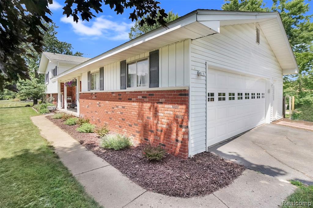 9851 Atwood Drive, South Lyon, MI 48178 — Photo 47