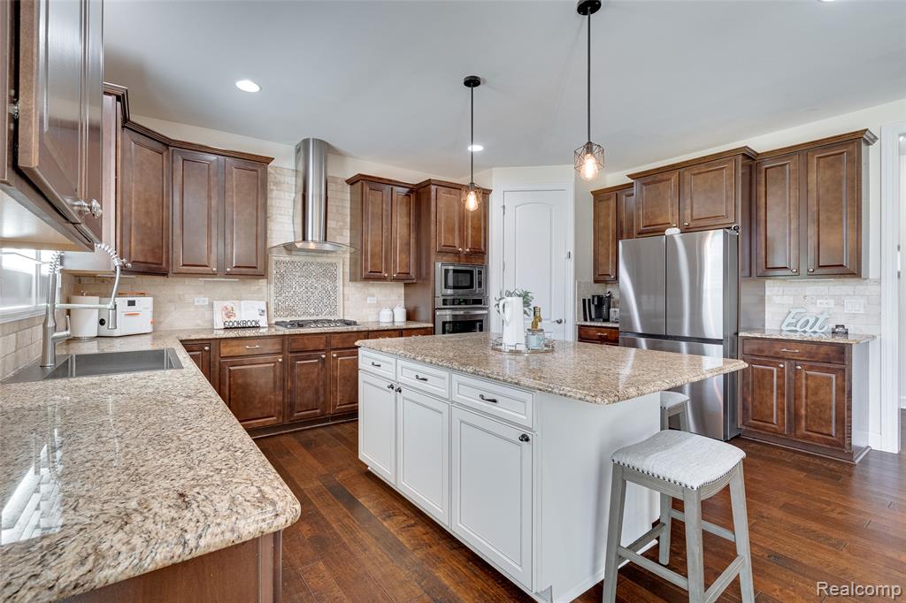 47576 VALENCIA Circle, Novi, MI — Photo 32