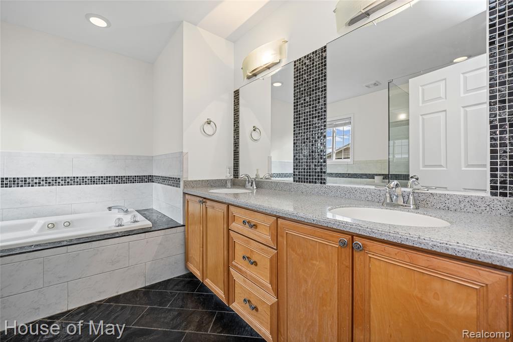 35260 Bradford Drive, New Baltimore, MI 48047 — Photo 19