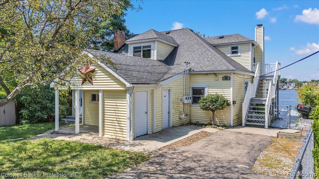 16 S North Shore Drive - Photo 2