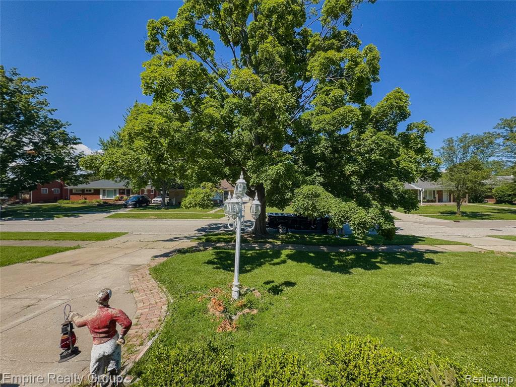 905 N Esplanade Street, Mount Clemens, MI 48043 — Photo 10