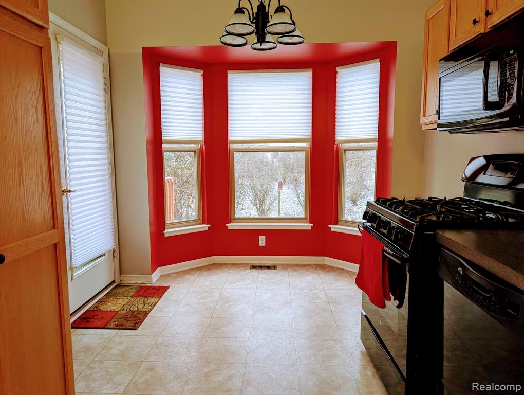4539 CRESENT Drive, 52, Trenton, MI 48183 — Photo 6