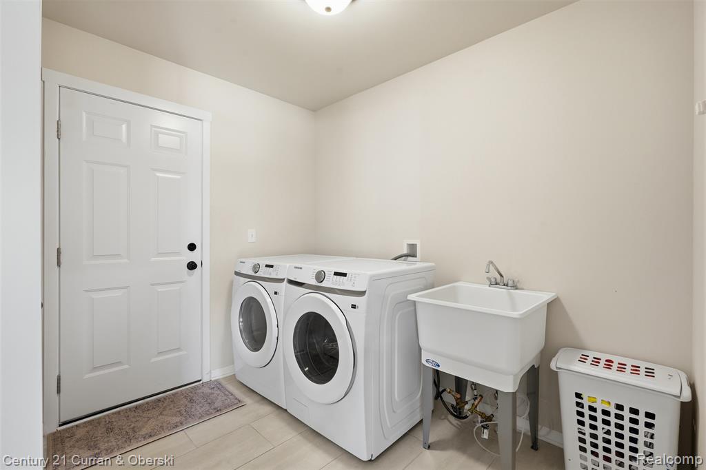 8760 Oak Ridge Trail, Westland, MI — Photo 23