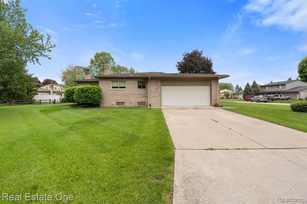 39664 Cadborough Drive, Clinton Twp, MI 48038 — Photo 6