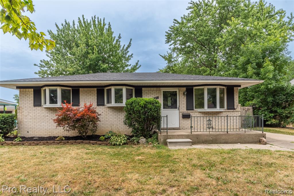 2256 Garry Drive, Troy, MI 48083