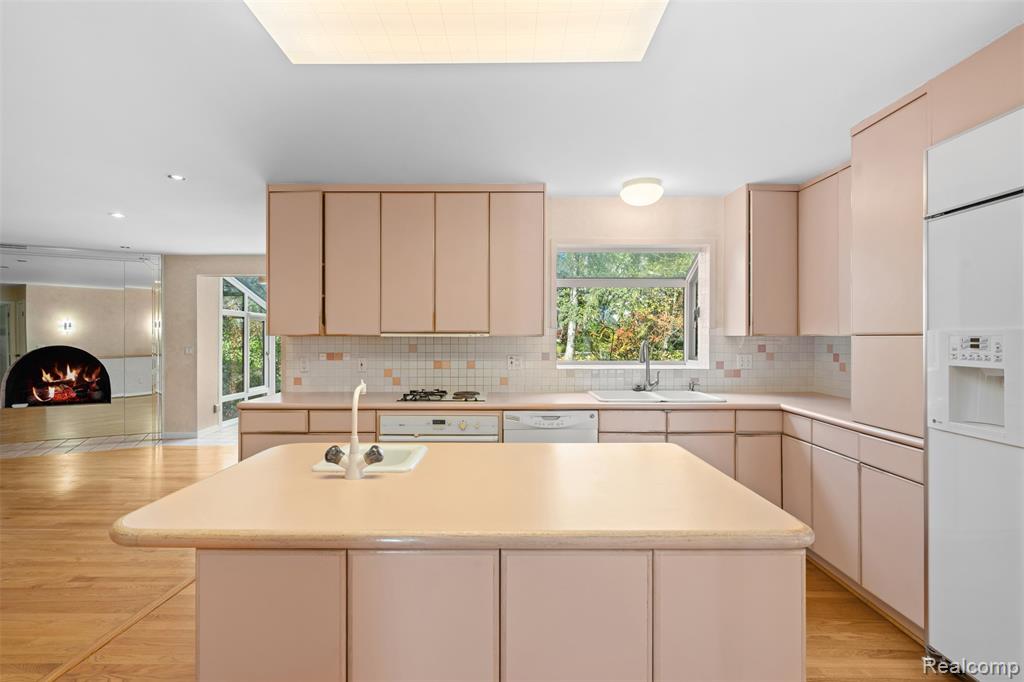 4724 Tara Court, West Bloomfield, MI 48323 — Photo 14