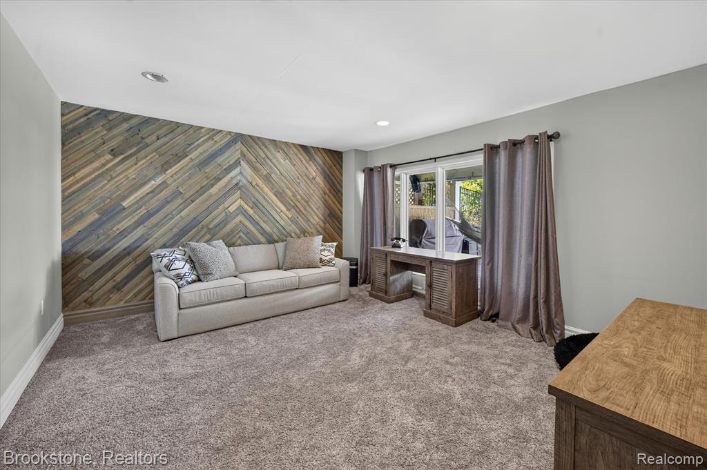 1270 Gleneagles, Highland, MI — Photo 24