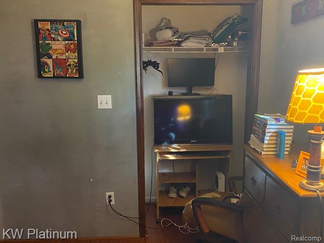 558 Myrtlewood Street, Marysville, MI 48040 — Photo 10
