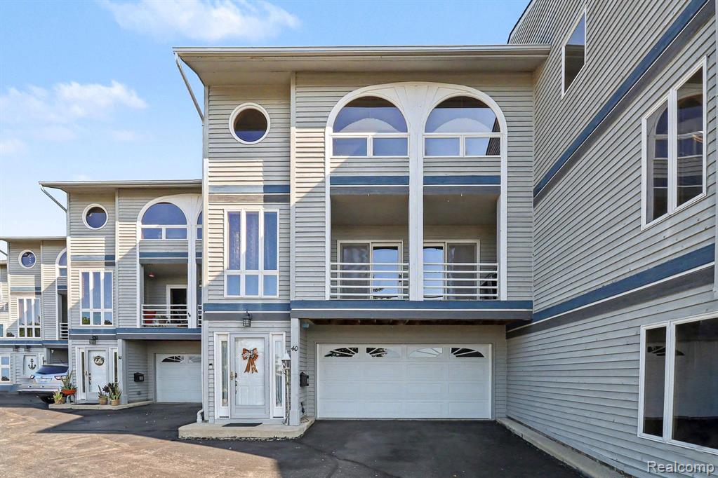 40 Harrison Avenue, Trenton, MI 48183