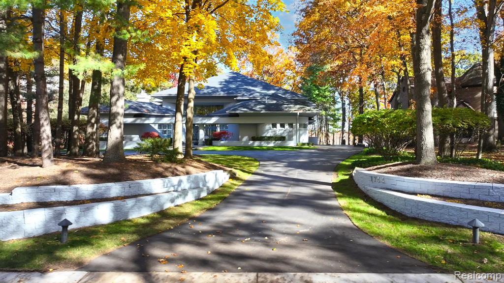1744 Heron Ridge Drive, Bloomfield Hills, MI, 48302