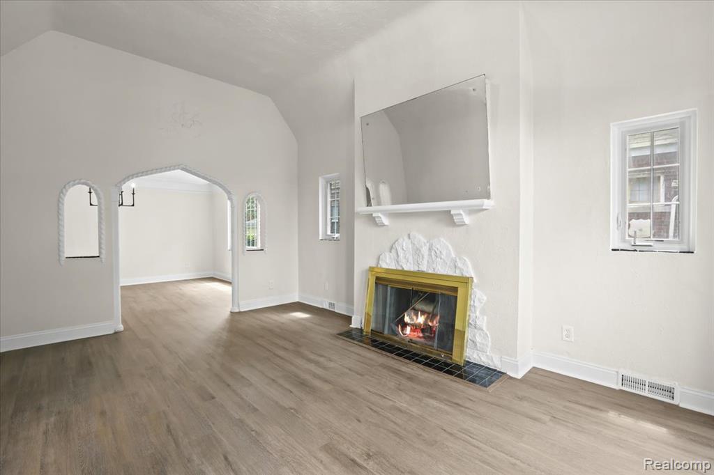 294 Riverside Drive, Detroit, MI 48215 — Photo 4