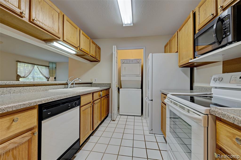 12364 Saint Andrews Way, 66, Fenton, MI 48430 — Photo 6