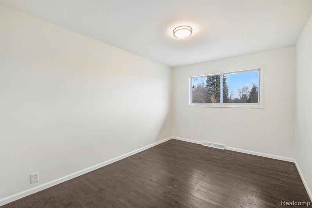 7033 BEECHER Road, Flint, MI 48532 — Photo 17